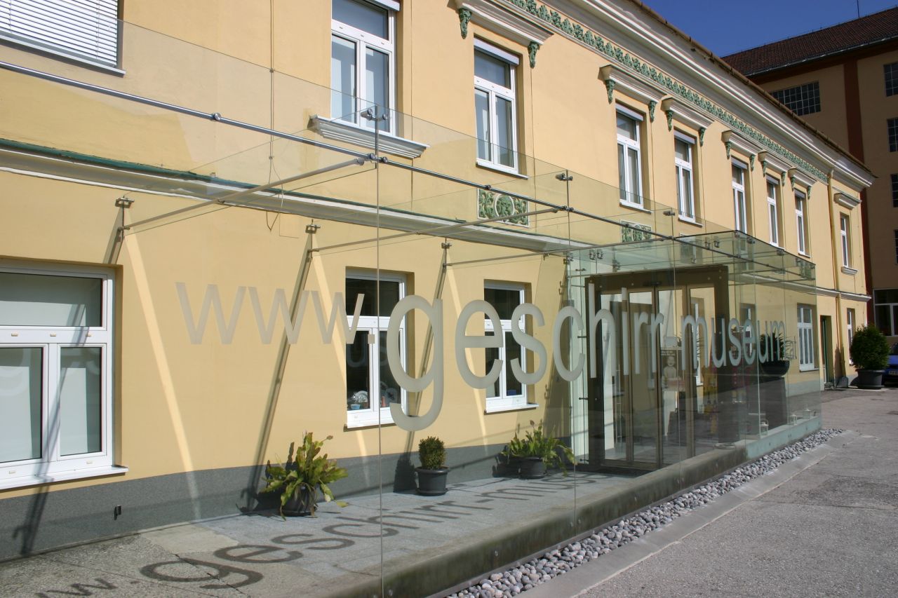 Museumsgebäude und Vorplatz